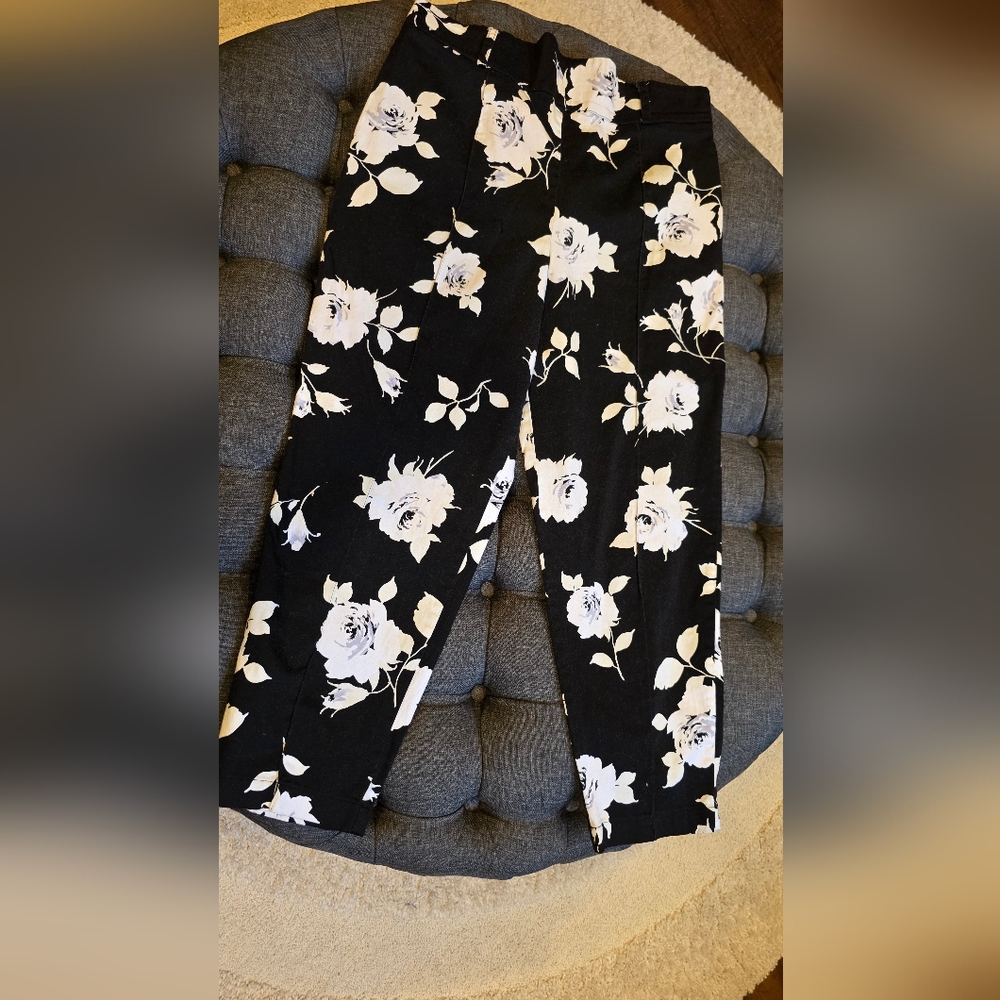 Pinup Girl Cropped Pant White Floral Black